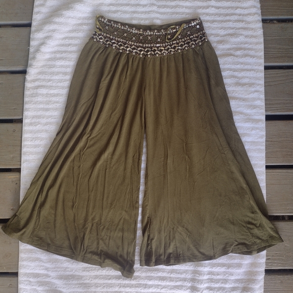 L'POGEE Women’s Size L olive green Embellished Beaded Wide Capri Pants - Picture 1 of 5